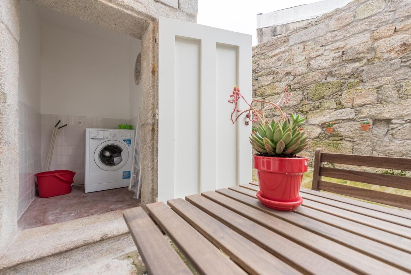 Guestready - Lofted Getaway In Downtown Porto Lägenhet Exteriör bild