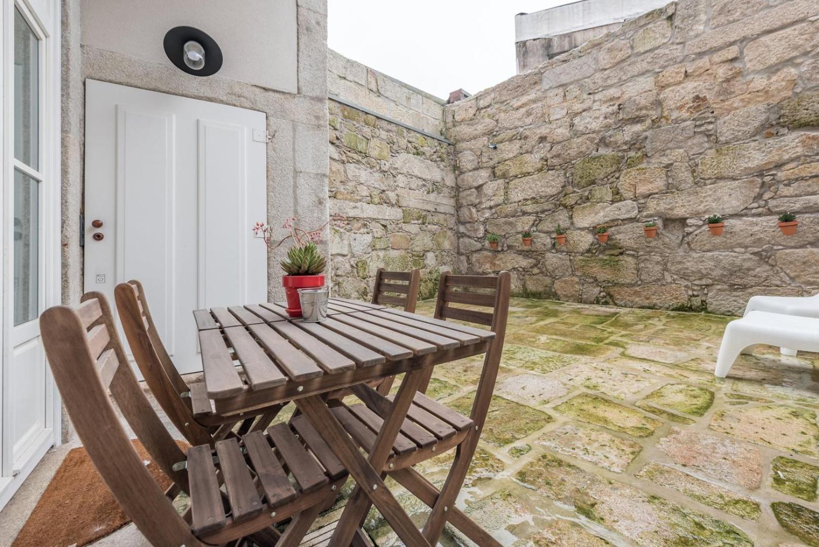 Guestready - Lofted Getaway In Downtown Porto Lägenhet Exteriör bild